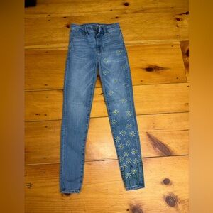 American Eagle Size 00 Hand Painted Daisy Skinny Jeans 🌼